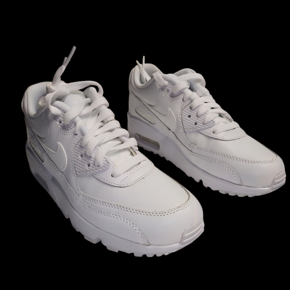 Boys Youth Nike Air Max 90 Leather (GS) Triple White Size 5.5Y - Picture 5 of 13